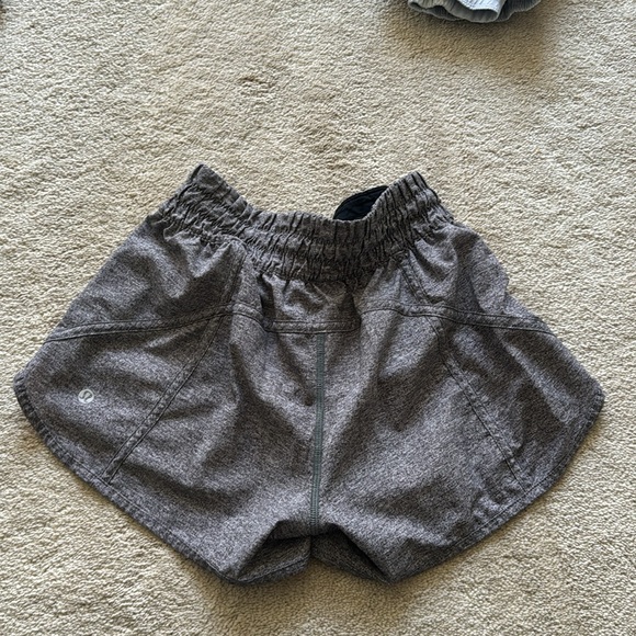 Lululemon Tracker Short Heather Lux Multi Black Size 4 - Picture 2 of 3
